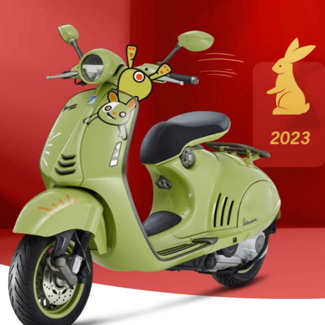 Vespa 946 10th